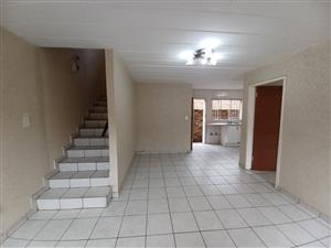 VERY NEAT TOWNHOUSE, VANDERBIJLPARK, SE3