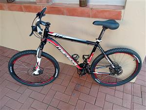 Merida Matts TFS100 mountain bike + extras