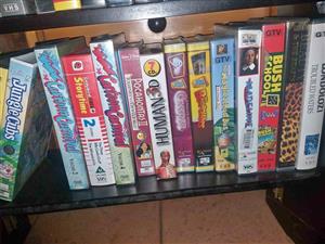 160 VHS tapes and DVDs as a lot