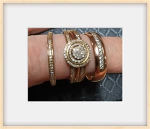 Wedding set for sale. Nearly used.