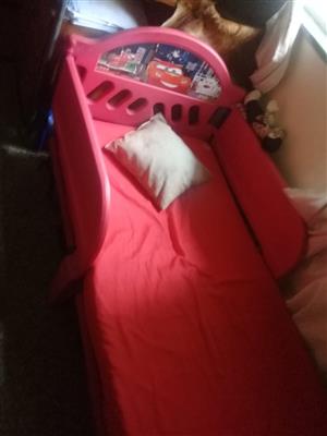 Toddler bed (boy)