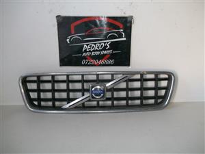 Volvo S60 '01-'04 main grille with bade