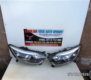 Renault Capture left and right side headlight (2013-2018)