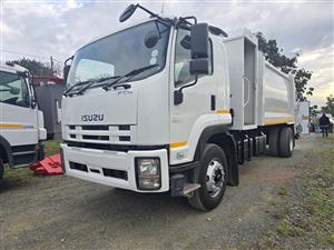 T782- 2016- ISUZU F-SERIES FTR850 COMPACTOR TRUCK (GARBAGE DISPOSAL)