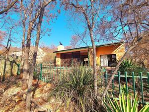OFF THE GRID NATURE-INFUSED BUSHVELD MODERN RETIREMENT HOME JUST 70 MINUTES FROM PRETORIA