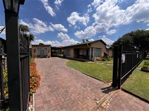 Perfect Live-and-Earn Home with Private Flat