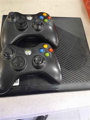 Xbox 360 2controls 500Gb hd