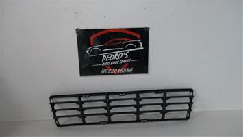 Volvo V50 front bumper lower grille