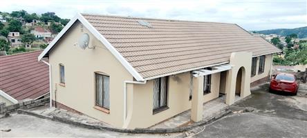 4 BEDROOMS HOUSE FOR SALE in KwaNdengezi, Pinetown