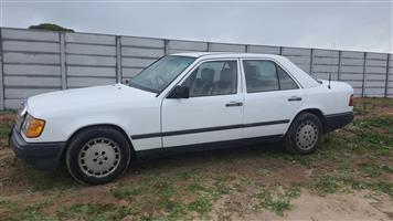 Mercedes Benz 230E - get in and drive 