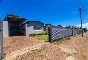 VERSATILE BUSINESS 3 PROPERTY – COMMERCIAL OR RESIDENTIAL POTENTIAL