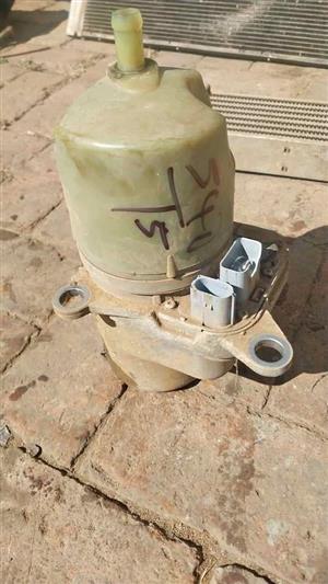 VOLVO S40 T5 2005 STEERING PUMP FOR SALE (DELIVERY AVAILABLE NATION WIDE)