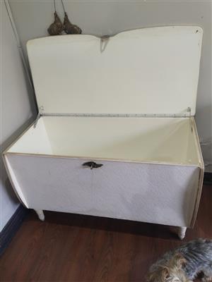 White storage kit