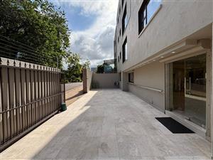 Luxury Meets Ease | Modern 3-Bedroom Simplex in Essenwood