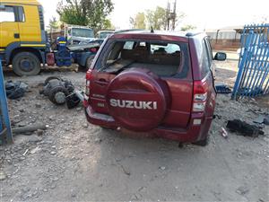Stripping suzuki grand vitara with j20 engine and 4x4 manual gearbox for spares 