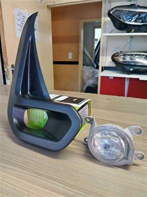 TOYOTA 2022 HILUX GD6 FOGLIGHT COVER RIGHT SIDE