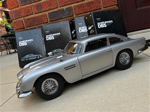 DB5 Aston Martin Scale 1:8 James Bond 007 
