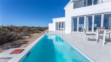House For Sale in Grotto Bay