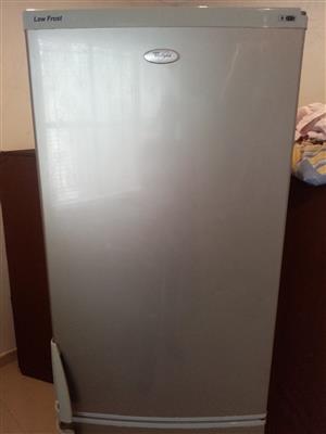 Whipool frige good condition 