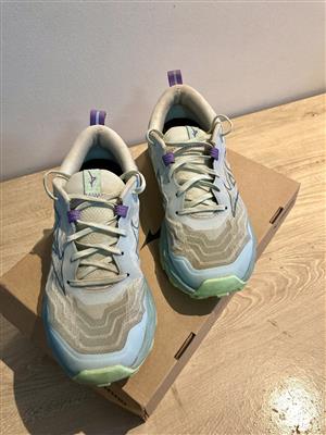 Mizuno trail running shoes 