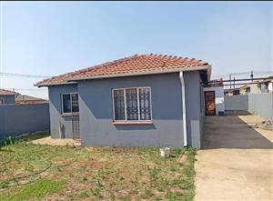 3 beds, 2 beds House in Protea glen ext 22