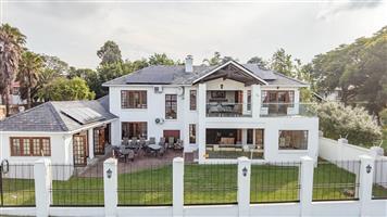 House For Sale in Lakefield