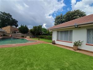 Picture Perfect Home In SE 2 Proper Up For Sale