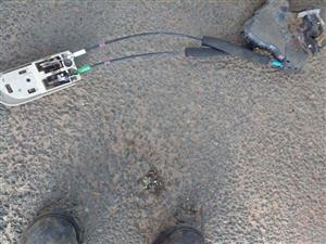Toyota prado 120 V6 L/front door lock