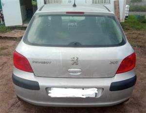 Peugeot 307 Breaking-Down for parts.