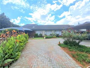 Exceptional Family Home with 3 Income-Generating Flats, Solar Power & Borehole – Sonland Park.