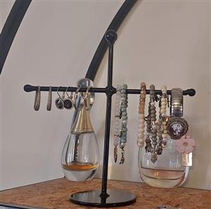 METAL JEWELLERY STAND
