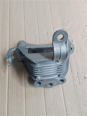 New Chevrolet Cruz 1.6 Engine Mounting RF