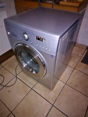 LG WASHER DRYER COMBO 2 IN 1 GREAT WORKING CONDITION ALL PIPES INCLUDED DELIVERY AVAILABLE