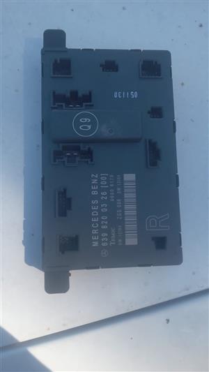 Mercedes Benz Vito 115 CDI Right Front Door Control Module 