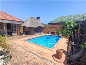 Beautiful 3 bedroom with a sparkling pool in Sunair Park,Brakpan