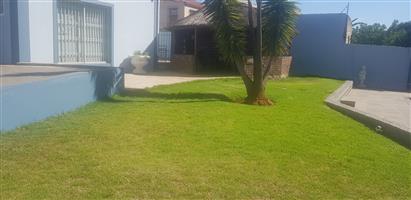 3 bedroom house with outbuilding for sale. WATER AND ELECTRICITY BACK UP.  