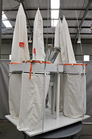 IWM 4 Bag Dust Extractor