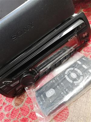 SONY CAR CD PLAYER WITH REMOTE CONTROL AND REMOVABLE FACE 