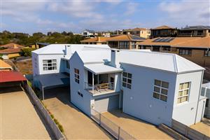 House For Sale in Island View