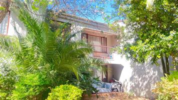 Modern 2 Bed Apartment For Sale - Sunninghill