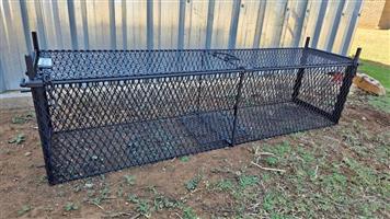 Verskeie KLEINKAT VANGHOKKE.