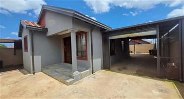 2 Bedroom Property for sale in Mahube Valley 