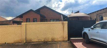 House For Sale in Soshanguve WW