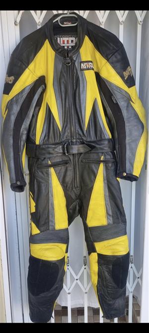 Motorcycle leathers (2-piece)