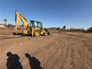 CAT 422E TLB 4X4