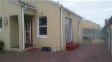 House Rental Monthly in Strandfontein