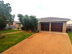 Large Laid-Back Family Home in Noorsekloof, Jeffreys Bay