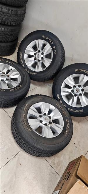 17inch Toyota Hilux GD6 original mags with 265/65/17 Royal Black AT tyres set