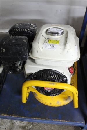 (S067435A)HONDA PETROL CONCRETE VIBRATOR WITH POKER
