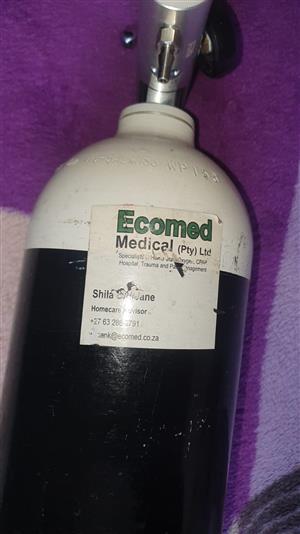 Oxygen bottle and oxygen machine
